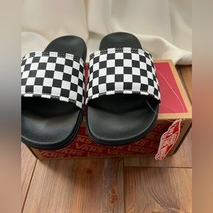 VANS *BRAND NEW* Youth Slides (Unisex)